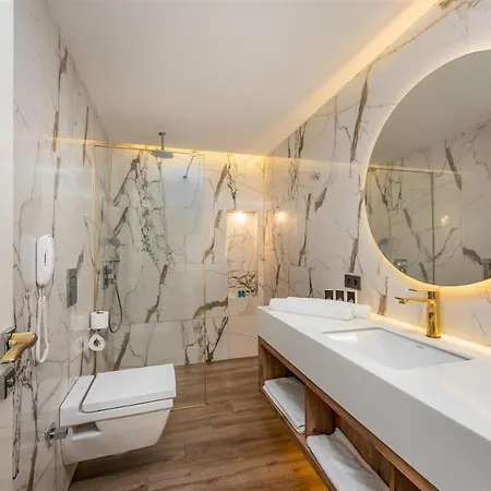 Hotel Absolute @ Elite Admiral Residences 4*